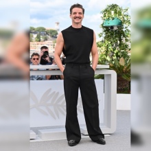 Η Calvin Klein έντυσε τον Pedro Pascal για το Φεστιβάλ των Καννών