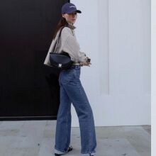 Τζιν παντελόνια σε ίσια γραμμή