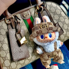 Bag charms στις τσάντες