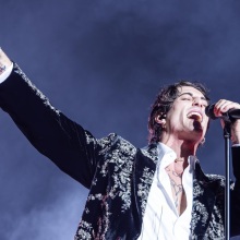 Αρραβωνιάστηκε ο frontman των Maneskin, Νταμιάνο Ντάβιντ, με την Ντοβ Κάμερον
