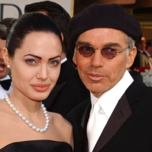 Ο Μπίλι Μπομπ Θόρντον με την Αντζελίνα Τζολί στην 59η τελετή απονομής των βραβείων Χρυσή Σφαίρα στο Μπέβερλι Χιλς, 20 Ιανουαρίου 2002.