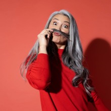 Γκριζάρισμα μαλλιών: 6 τρόποι να πατήσεις pause  