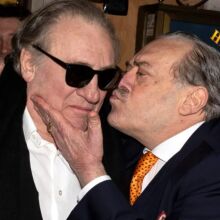 Φιλί συμφιλίωσης: Ο Ζεράρ Ντεπαρντιέ ζήτησε συγγνώμη από τον παπαράτσι που είχε χτυπήσει