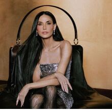 Η Ντέμι Μουρ αποθεώνεται ως Fashion Icon με ασημένιο φόρεμα που κλέβει τις εντυπώσεις