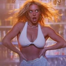 Σίντνεϊ Σουίνι: Η πιο τολμηρή εμφάνιση για τη lingerie σειρά της