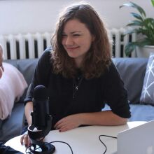 Manosphere: Γιατί όλο και περισσότερες γυναίκες παρακολουθούν ανδρικά podcasts