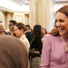 Κέιτ Μίντλετον: Συγκινητικός φόρος τιμής στη Βασίλισσα Ελισάβετ με εμβληματικά μαργαριτάρια από το 1947