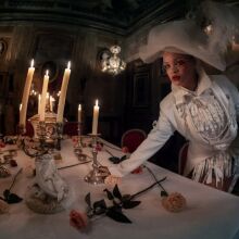 H Ριάνα στη φωτογράφηση του περιοδικού W