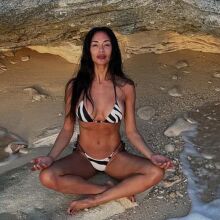 H Νικόλ Σέρζινγκερ εντυπωσιάζει με bikini και αφιέρωση στη «Μητέρα Γη»