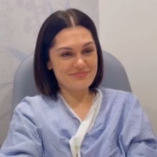 Απαλλαγμένη από τον καρκίνο η Jessie J – Η ανάρτηση από το νοσοκομείο