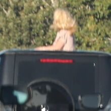 Μπρίτνεϊ Σπίαρς: Βγήκε από την ηλιοροφή SUV ενώ κινούνταν σε αυτοκινητόδρομο