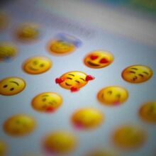 Ποιο emoji προδίδει την ηλικία σου – Τι χρησιμοποιούν Gen X, Gen Z και Gen Alpha
