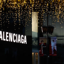 Balenciaga: Ο Πιερπάολο Πιτσόλι βάζει χρώμα και αφήνει πίσω τα chunky sneakers