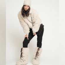 Γούνινες μπότες στην πόλη: Πώς να τις εντάξεις σωστά στο καθημερινό ντύσιμο