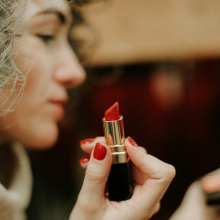 Πότε λήγουν πραγματικά τα καλλυντικά μας; Ο οδηγός που χρειαζόμαστε