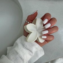 Coconut Latte Nails: Η νέα γαλακτερή τάση που χαρίζει στα νύχια φυσική λάμψη