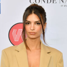 Η Έμιλι Ραταϊκόφσκι ημίγυμνη στους δρόμους του Μανχάταν