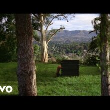 Rihanna - Bitch Better Have My Money (Explicit)