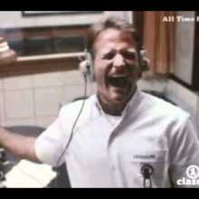 James Brown - I feel good (Good Morning Vietnam Soundtrack) 1988