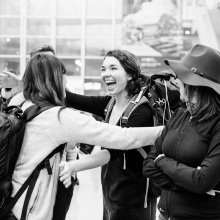 Όταν οι κολλητοί σου μένουν μακριά