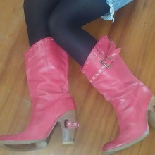 Οι κόκκινες καουμπόικες μπότες μου σκίζουν!