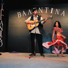 Ποιος Valentino, αγάπη μου; Η Valentina είναι η πιο hot σχεδιάστρια μόδας στον καιρό των Τσιγγάνων.