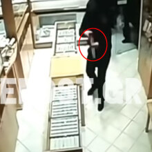 Ένοπλη ληστεία σε κοσμηματοπωλείο της Θεσσαλονίκης: Καρέ - καρέ οι κινήσεις τους