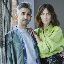 Ο Tan France και η Alexa Chung από το «Next in Fashion» του Netflix