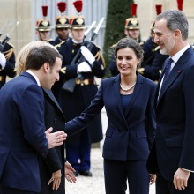 Ο γάλλος πρωθυπουργός Εμανουέλ Μακρόν, η συζυγός του Μπριζίτ, η βασίλισσα Λετίσια και ο βασιλιάς Φίλιππος της Ισπανίας