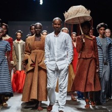 Μοντέλα στην πασαρέλα της Εβδομάδας Μόδας στο Κέιπ Τάουν