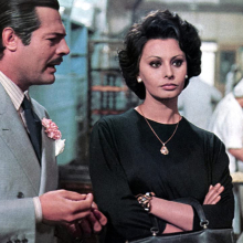 Το Μουσείο Μακιγιάζ ρωτάει τους ηλικιωμένους για τα 50s