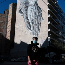 ΚΟΡΟΝΟΙΟΣ ΓΚΡΑΦΙΤΙ ΠΑΝΔΗΜΙΑ ΜΑΣΚΑ ΠΕΙΡΑΙΩΣ