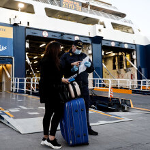 Με μάσκα η επιβίβαση στα πλοία λόγω κορωνοϊού