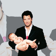 Ο Σάκης Ρουβάς όταν, συμβάλλοντας στην καμπάνια κατά του AIDS, είχε φωτογραφηθεί από τον Τάκη Διαμαντόπουλο για τη δράση stopaids.