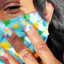 Trend 2020 (και κορωνοϊού): Ταίριαξε τη μάσκα με το μανικιούρ σου