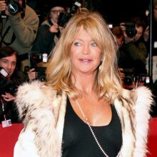 Γκόλντι Χον: Πλένει πιάτα και χορεύει