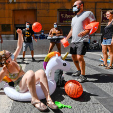 Στην Ιταλία ο μέσος όρος των νέων κρουσμάτων την τελευταία εβδομάδα έπεσε στα 35 έτη