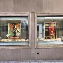 Γιατί σταματάνε όλοι στην βιτρίνα του Πενθερουδάκη;