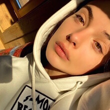 Η Ντέβα, κόρη των Μπελούτσι - Κασέλ, έκανε το πρώτο της εξώφυλλο