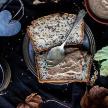 Ψωμί με φιστικοβούτυρο