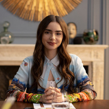 Η Λίλι Κόλινς υποδύεται την Έμιλι στο Παρίσι