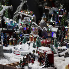 ΣΤΙΓΜΙΟΤΥΠΑ ΑΠΟ ΚΑΤΑΣΤΗΜΑ ΕΠΟΧΙΚΩΝ ΕΙΔΩΝ // ΑΝΟΙΓΟΥΝ ΤΑ ΚΑΤΑΣΤΗΜΑΤΑ ΕΠΟΧΙΚΩΝ ΕΙΔΩΝ ΑΠΟ ΤΗΝ ΔΕΥΤΕΡΑ 7 ΔΕΚΕΜΒΡΙΟΥ