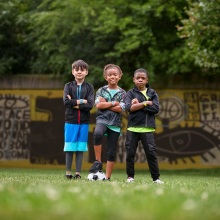 Τρία παιδιά με αθλητικά ρούχα