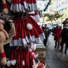 Στιγμιότυπο από το άνοιγμα των εποχικών καταστημάτων