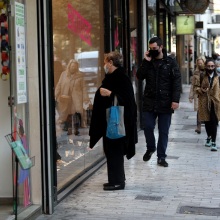 Λειτουργία καταστημάτων με click away 