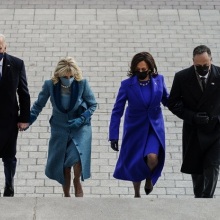  Τζο Μπάιντεν, Τζιλ Μπάιντεν, Κάμαλα Χάρις και Νταγκ Έμχοφ.