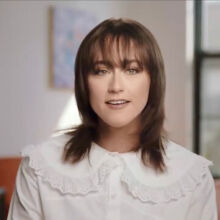 Η θετή κόρη της Κάμαλα Χάρις στο πρακτορείο μοντέλων IMG