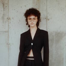 Η Έλα Έμχοφ, κόρη της Κάμαλα χάρις, ντεμπούταρε στην πασαρέλα