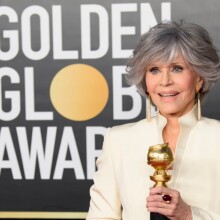 Η Τζέιν Φόντα με το βραβείο της Χρυσής Σφαίρας