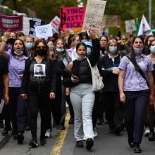 Δεκάδες χιλιάδες γυναίκες διαδηλώνουν για τη σεξουαλική βία στην Αυστραλία